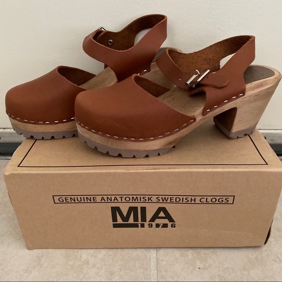 mia wooden clogs